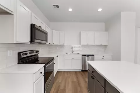 Kitchen - 12063 W Arvada Blvd, Maize, KS 67101 photo 3 of 3