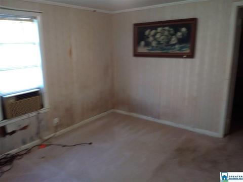 215 Augusta St, Clanton, AL 35045 photo 8