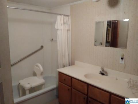 215 Augusta St, Clanton, AL 35045 photo 9