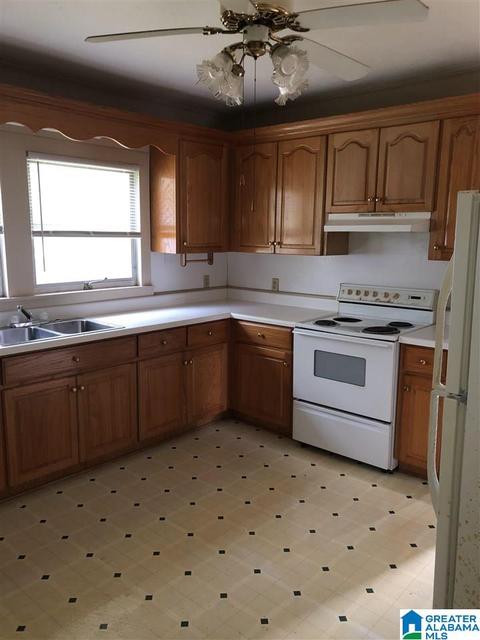 1402 9th St N, Clanton, AL 35045 photo 3