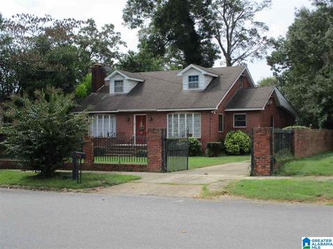 205 10th St N, Clanton, AL 35045 photo 1