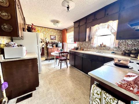 202 Sherry Dr, Centre, AL 35960 photo 5