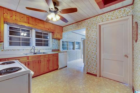209 N 15th St, Clanton, AL 35045 photo 17