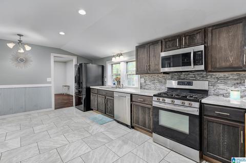 41 NE 3rd St, Arab, AL 35016 photo 4