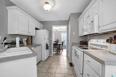 405 Saturn Cir, Warrior, AL 35180 photo 9