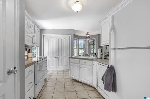 405 Saturn Cir, Warrior, AL 35180 photo 11