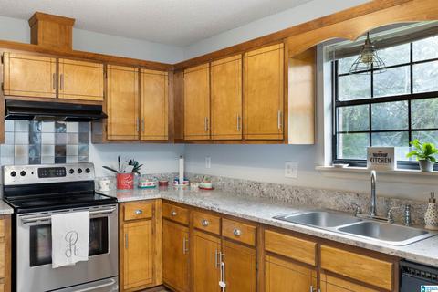 102 Colonial Cir, Clanton, AL 35045 photo 6