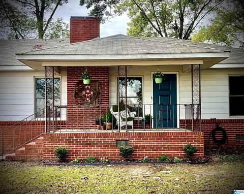 709 Powers St, Clanton, AL 35045 photo 2