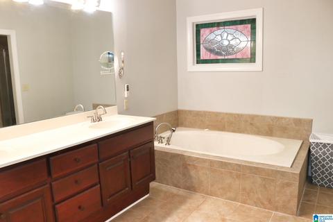 103 Round Forest Dr, Clanton, AL 35045 photo 4