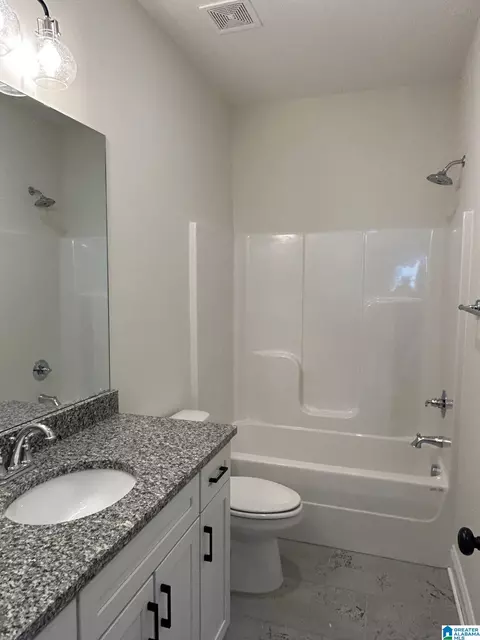 Bath - 532 Ramsgate Dr, Maylene, AL 35114 photo 1 of 5