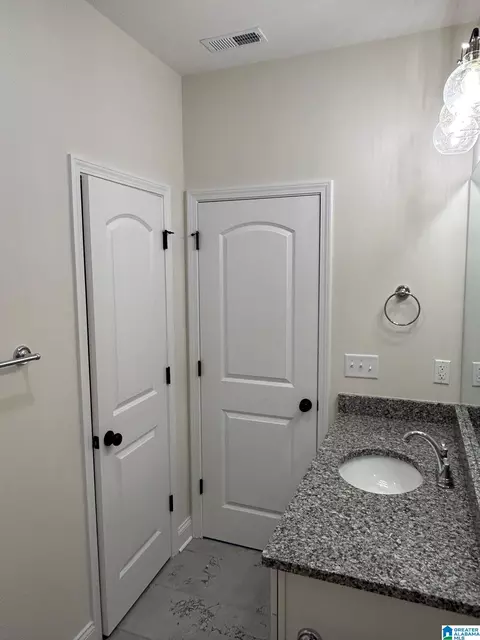 Bath - 532 Ramsgate Dr, Maylene, AL 35114 photo 2 of 5