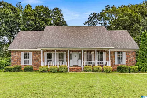 102 Round Forest Dr, Clanton, AL 35045 photo 1