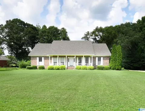 102 Round Forest Dr, Clanton, AL 35045 photo 2