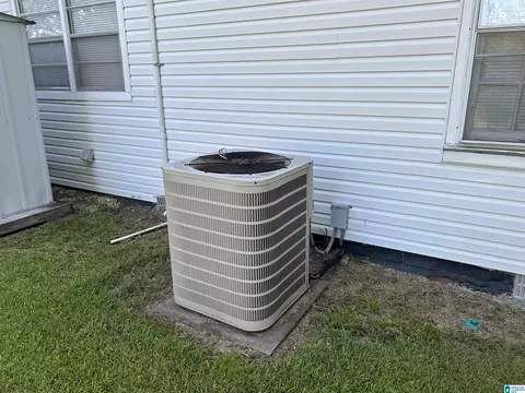 110 Augusta St, Clanton, AL 35045 photo 7