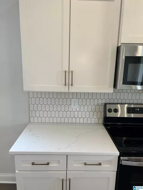 Kitchen - 317 Cornwall Dr, Maylene, AL 35114 photo 5 of 9
