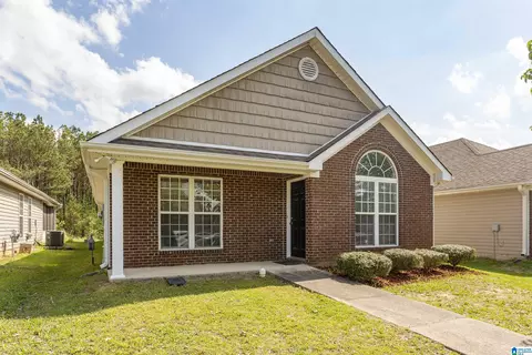 1212 Village Trl, Calera, AL 35040