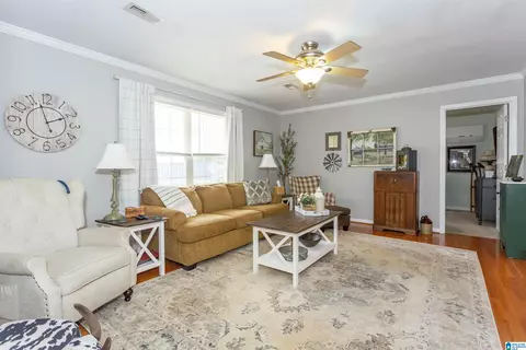 Living - 281 Perry Rd, Vincent, AL 35178 photo 3 of 10