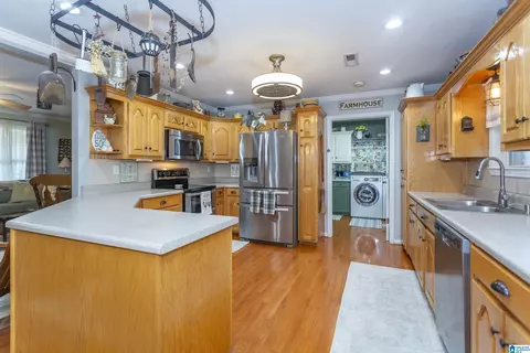 Kitchen - 281 Perry Rd, Vincent, AL 35178 photo 2 of 6