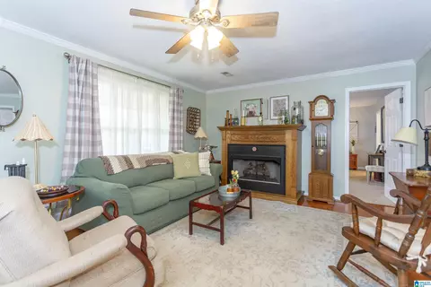 Living - 281 Perry Rd, Vincent, AL 35178 photo 6 of 10