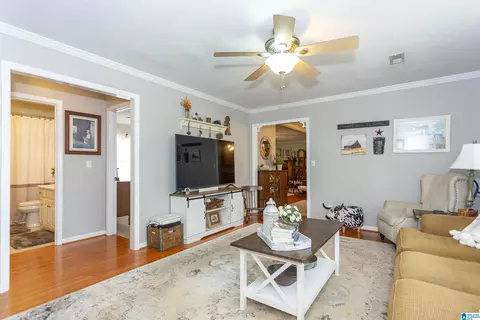 Living - 281 Perry Rd, Vincent, AL 35178 photo 9 of 10