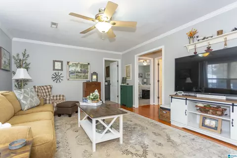 Living - 281 Perry Rd, Vincent, AL 35178 photo 4 of 10