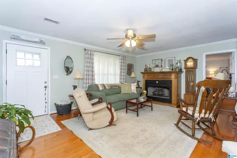 Living - 281 Perry Rd, Vincent, AL 35178 photo 2 of 10