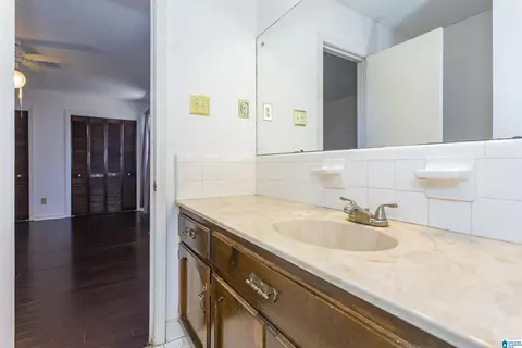 Bath - 36 Bart Cir, Alabaster, AL 35007 photo 4 of 5