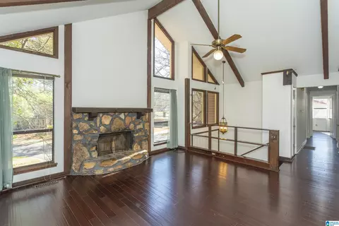 Living - 36 Bart Cir, Alabaster, AL 35007 photo 2 of 7