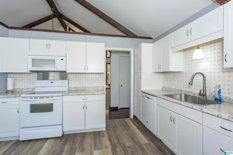 Kitchen - 36 Bart Cir, Alabaster, AL 35007 photo 1 of 4