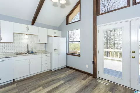 Kitchen - 36 Bart Cir, Alabaster, AL 35007 photo 3 of 4