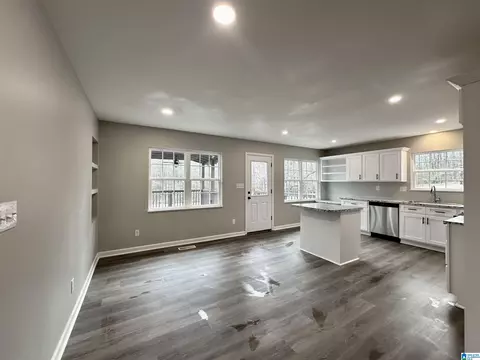 Kitchen - 423 Spring Trl, Warrior, AL 35180 photo 4 of 12