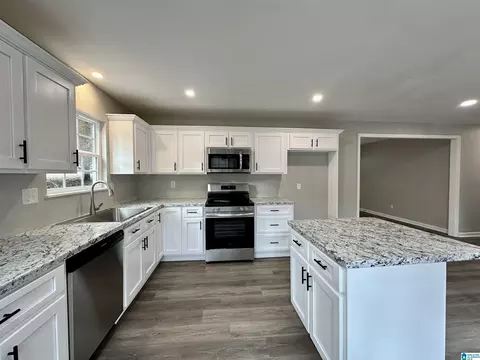 Kitchen - 423 Spring Trl, Warrior, AL 35180 photo 8 of 12