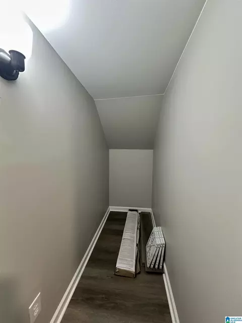 Entry Way - 423 Spring Trl, Warrior, AL 35180 photo 5 of 6