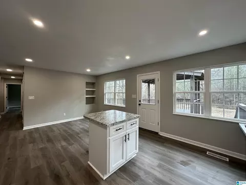 Kitchen - 423 Spring Trl, Warrior, AL 35180 photo 9 of 12