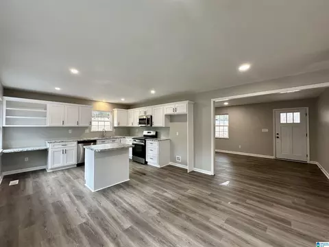 Kitchen - 423 Spring Trl, Warrior, AL 35180 photo 11 of 12