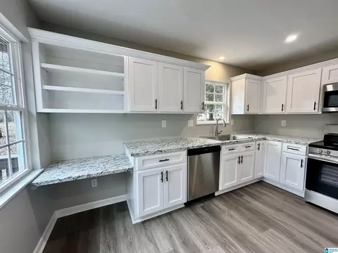Kitchen - 423 Spring Trl, Warrior, AL 35180 photo 7 of 12