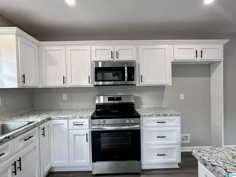 Kitchen - 423 Spring Trl, Warrior, AL 35180 photo 5 of 12