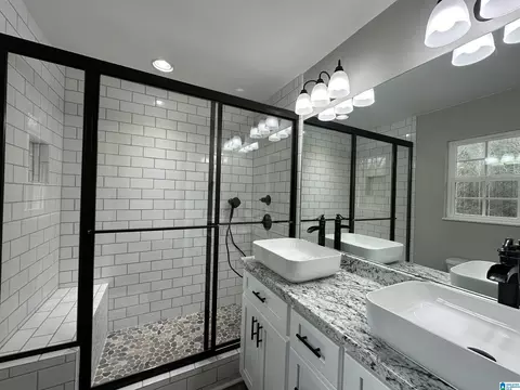 Bath - 423 Spring Trl, Warrior, AL 35180 photo 6 of 12