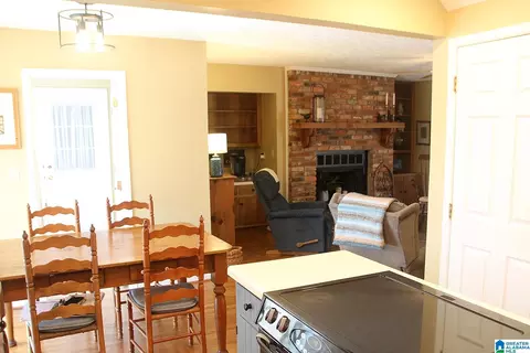 Living - 814 Apache Pass, Anniston, AL 36206 photo 2 of 3