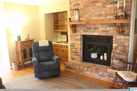 Living - 814 Apache Pass, Anniston, AL 36206 photo 1 of 3
