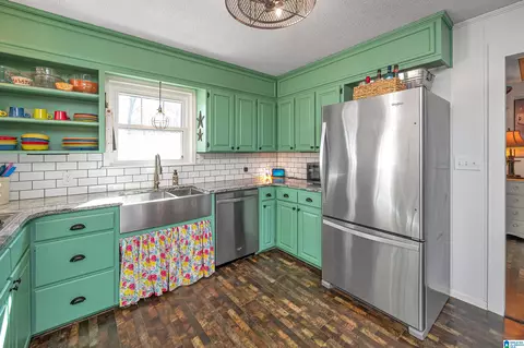 Kitchen - 526 Dallas Loop Rd, Trafford, AL 35172 photo 3 of 5