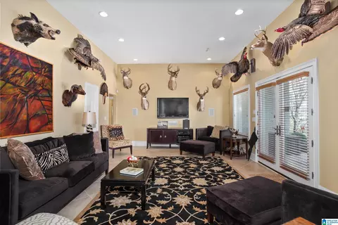 Living - 5 Ruby Ridge Rd, Anniston, AL 36207 photo 4 of 6