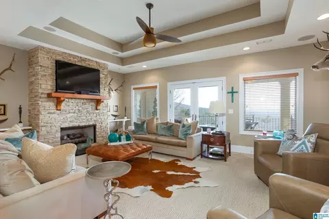 Living - 5 Ruby Ridge Rd, Anniston, AL 36207 photo 2 of 6