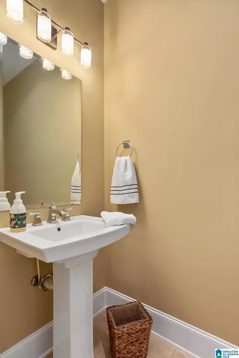 Bath - 5 Ruby Ridge Rd, Anniston, AL 36207 photo 3 of 10