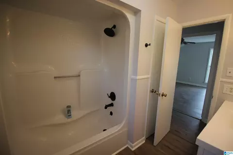 Bath - 44 Blake St, Riverside, AL 35135 photo 2 of 5