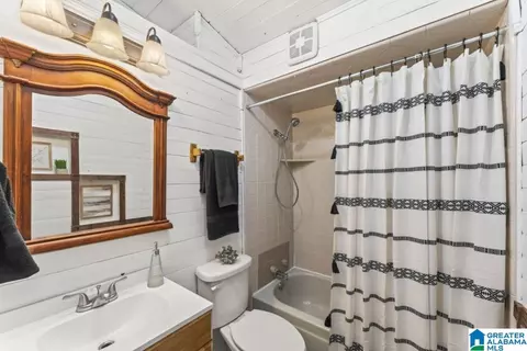 Bath - 623 Phillips Dr, Vincent, AL 35178 photo 1 of 3
