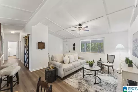 Living - 623 Phillips Dr, Vincent, AL 35178 photo 1 of 2