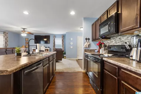 Kitchen - 9344 Hoffman Pl, Warrior, AL 35180 photo 6 of 7