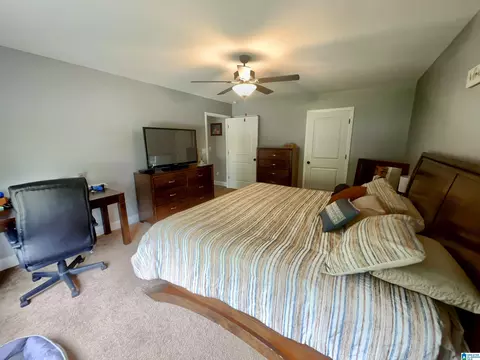 Bedroom - 10995 Trace Dr, Warrior, AL 35180 photo 2 of 4