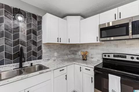 Kitchen - 310 Ann Ave, Clanton, AL 35045 photo 2 of 4
